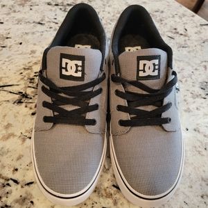 NWOT mens DC shoes